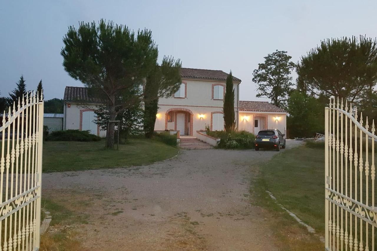 Logement Avec Piscine, Classe 3 Etoiles, De 42 M2 Tout Confort Au Calme Pour Un Couple Cahuzac-sur-Vère Екстериор снимка